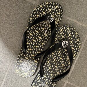 Tory Burch Black and Gold Patterned Sandals
Great condition